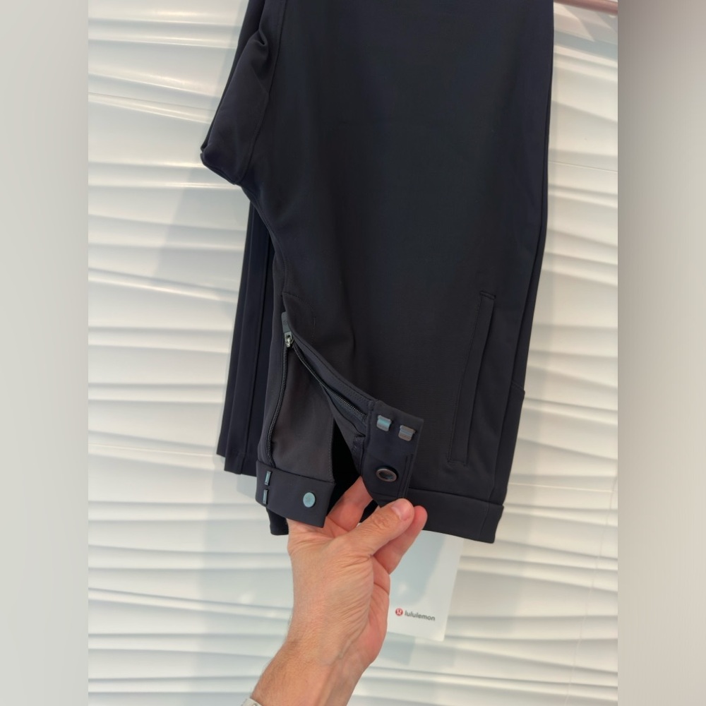 Lululemon NWT RARE Athletic Athleisure Minimalist black On the Move Pant Light - Picture 14 of 14
